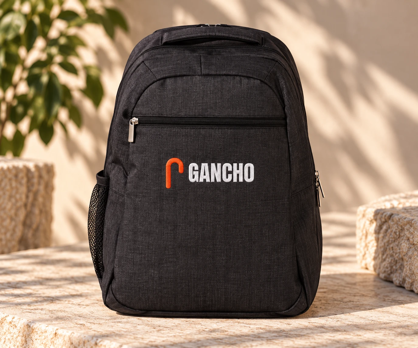Mochila porta notebook bordada